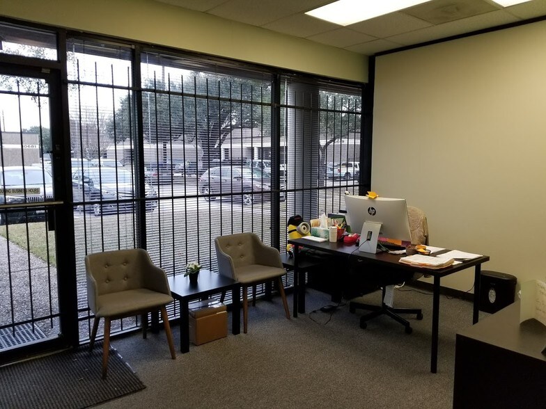 More Photos Of 10661 Haddington Dr, Houston Unknown For Lease