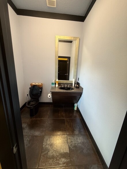 More Photos Of 5115 S Lakeland Dr, Lakeland Office For Sale