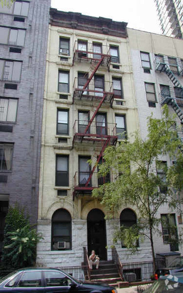 Primary Photo Of 418 E 81st St, New York Apartments For Lease