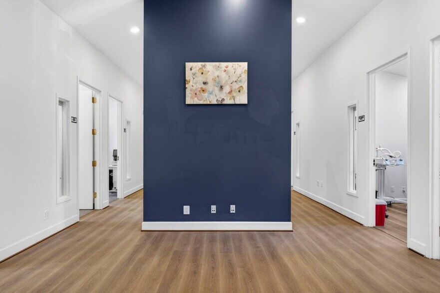 More Photos Of 10130-10134 Colvin Run Rd, Great Falls Medical For Lease