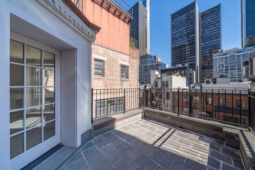 More Photos Of 31 W 54th St, New York Storefront Retail Office For Sale