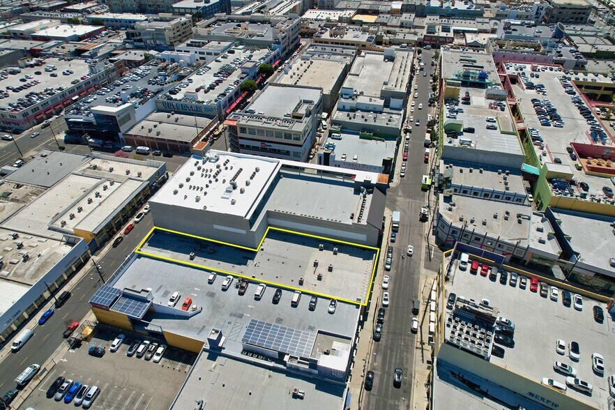 More Photos Of 948 Crocker St, Los Angeles Storefront Retail Office For Lease
