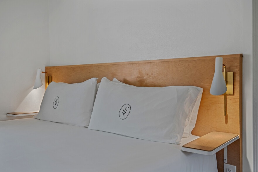 More Photos Of 555 S Warm Sands Dr, Palm Springs Hotel For Sale