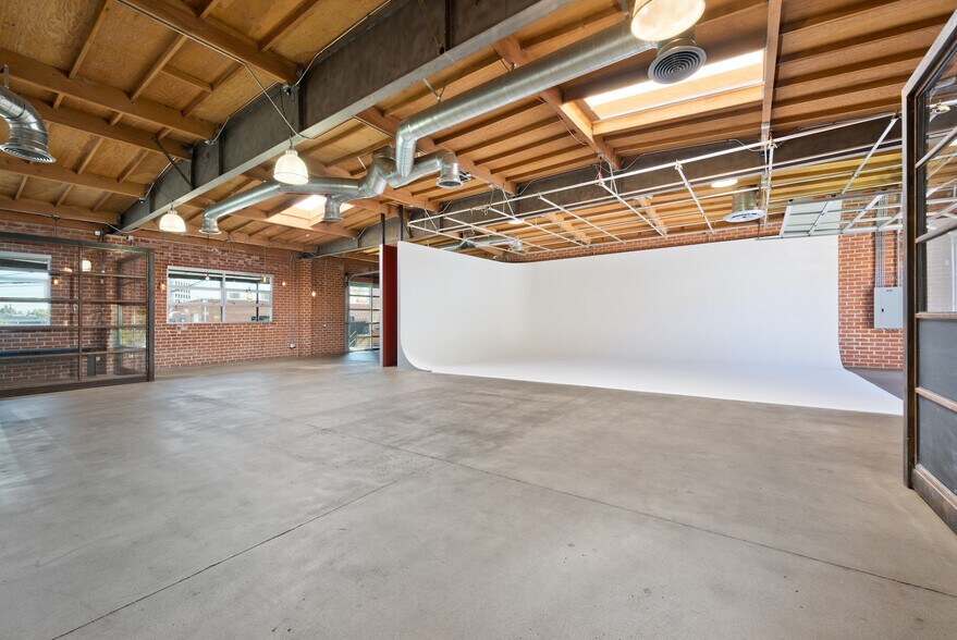 More Photos Of 6368 Arizona Cir, Los Angeles Office For Lease