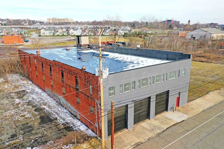 More Photos Of 944 W Rayen Ave, Youngstown Industrial For Sale