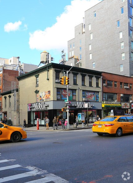 More Photos Of 595-597 Avenue of the Americas, New York Storefront Retail Residential For Lease