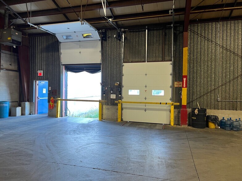 More Photos Of 390 Second Av W, Simcoe Warehouse For Lease