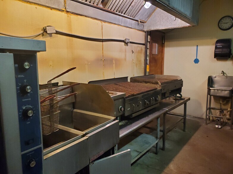 More Photos Of 1056 County Highway 35, Hamilton Supermarket For Sale