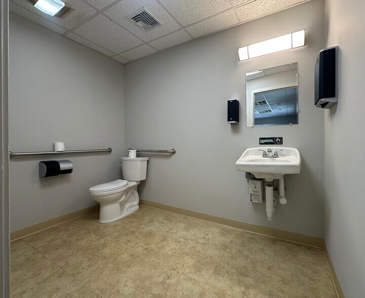More Photos Of 1707 Atlantic Ave, Wall Township Office For Lease