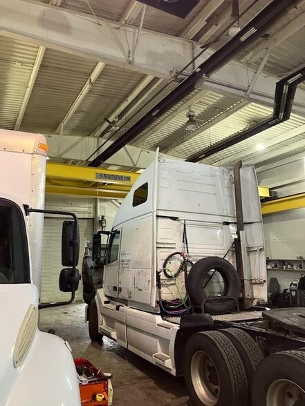 More Photos Of 9720 Industrial Dr, Bridgeview Truck Terminal For Lease