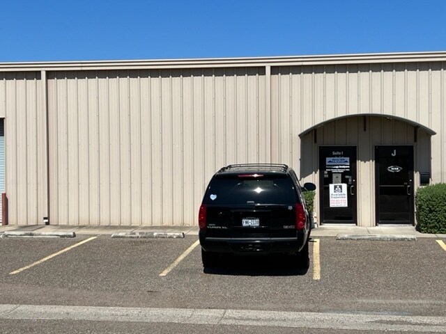 More Photos Of 501 E Cedar Ave, McAllen Showroom For Lease