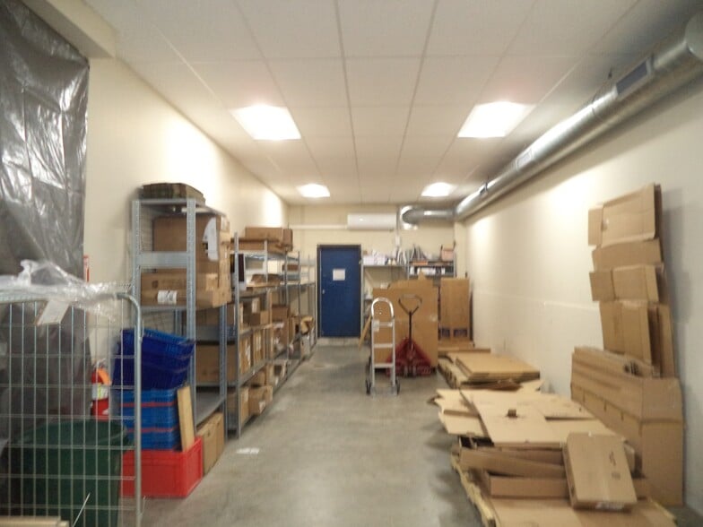 More Photos Of 92 Londonderry Tpke, Manchester Auto Dealership For Sale