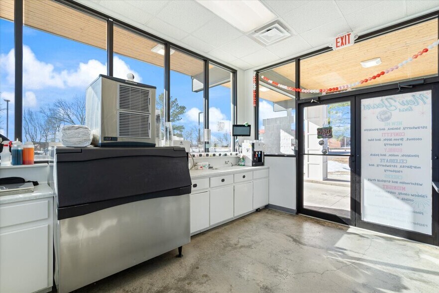 More Photos Of 1607 W New Hope Rd, Rogers General Retail For Sale