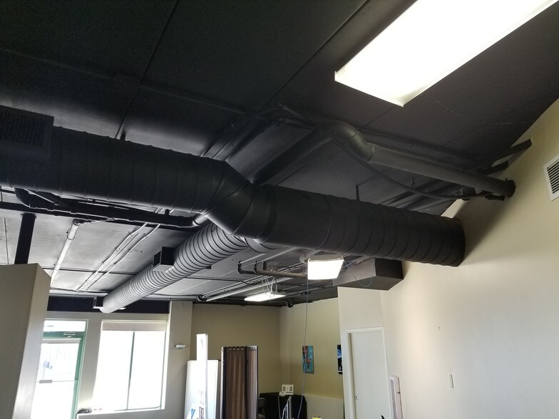 More Photos Of 3170 E 53rd St, Davenport Freestanding For Lease