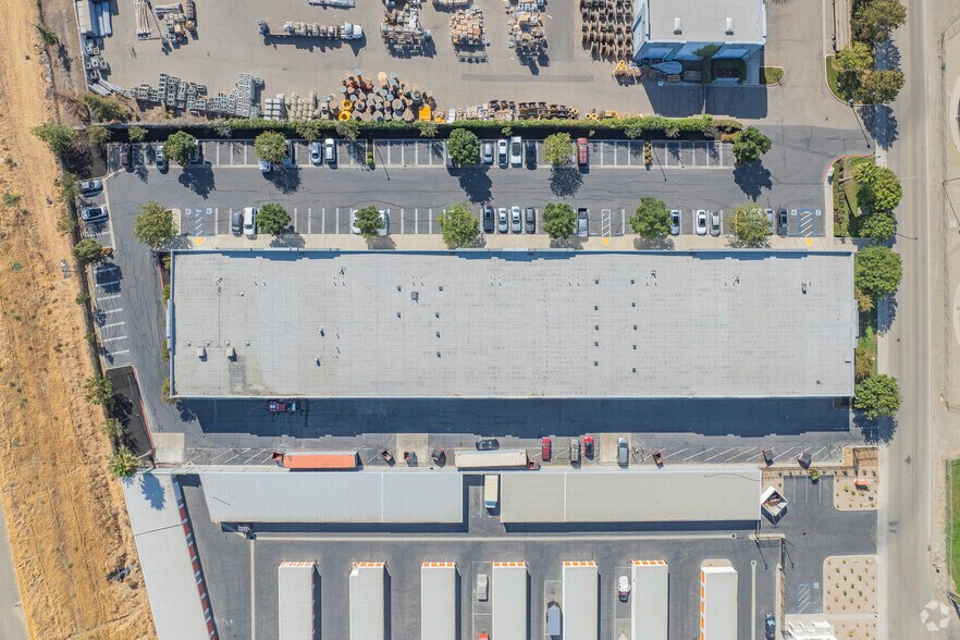 More Photos Of 280 E Larch Rd, Tracy Warehouse For Lease