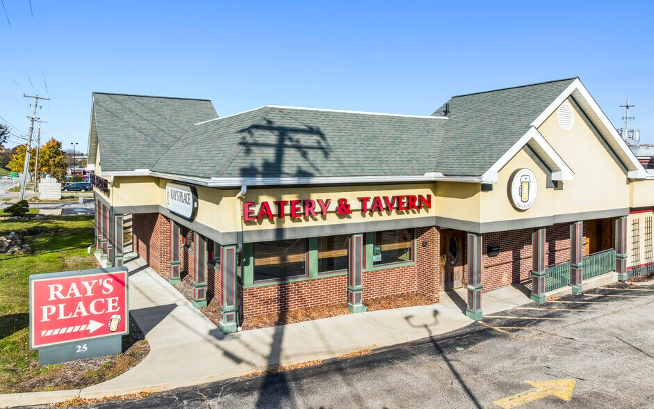 More Photos Of 25 Ghent Rd, Fairlawn Restaurant For Lease