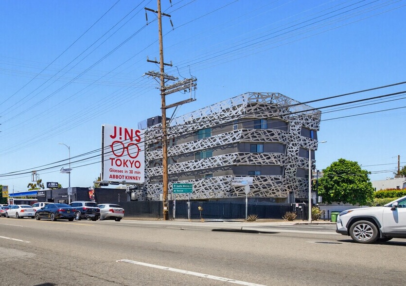 Primary Photo Of 2434 Lincoln Blvd, Venice Loft Creative Space For Sale