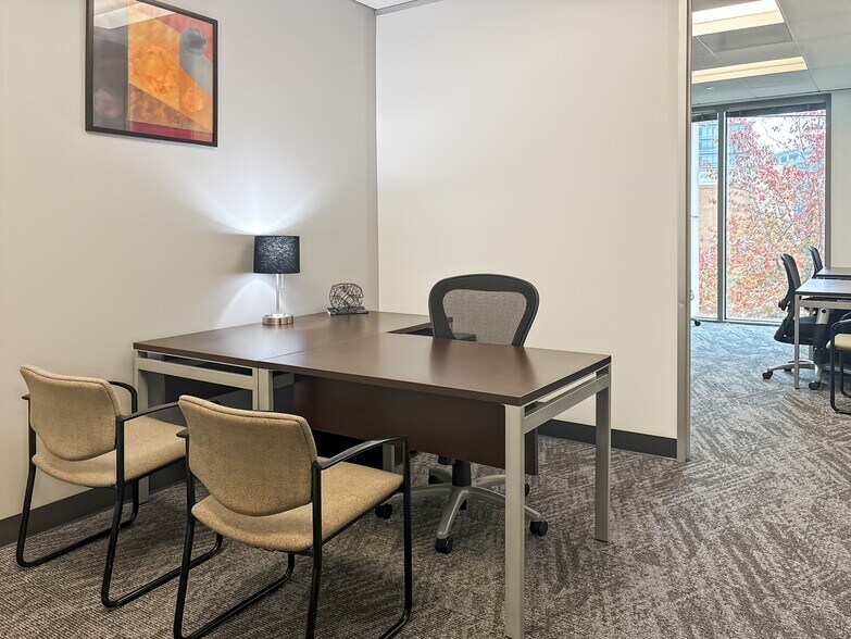 More Photos Of 21 Waterway Ave, The Woodlands Coworking Space