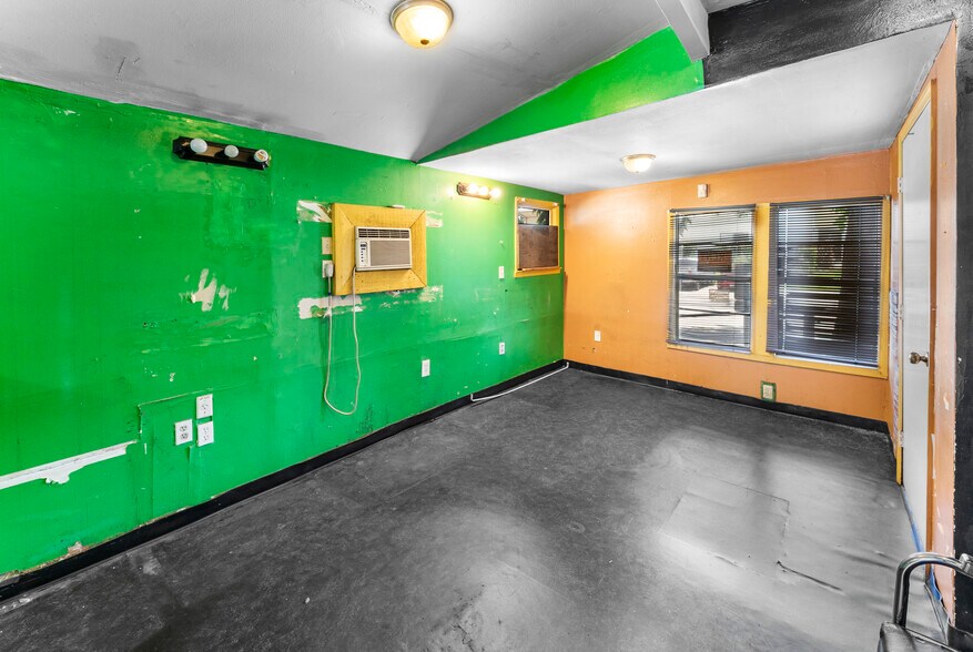 More Photos Of 4118 Augusta Rd, Savannah Freestanding For Sale