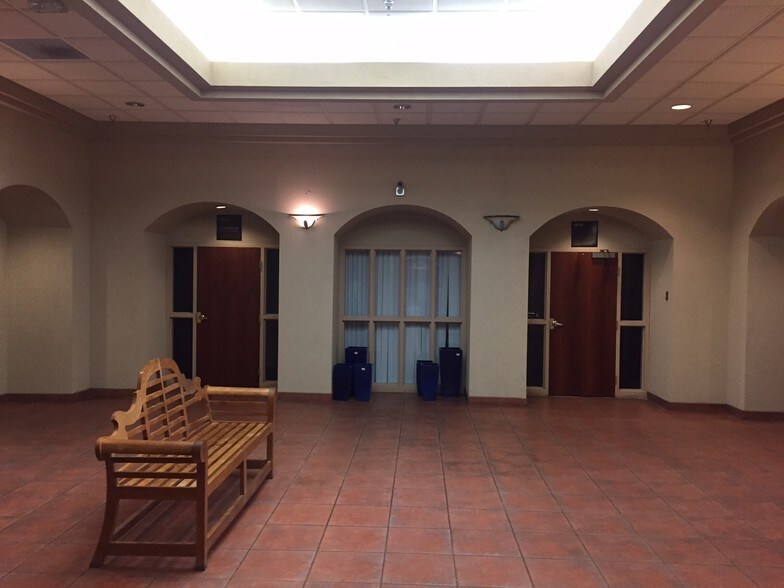 More Photos Of 144 S Thomas St, Tupelo Office For Lease