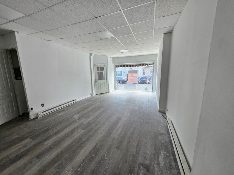 More Photos Of 935-937 W Walnut St, Allentown Storefront Retail Residential For Lease