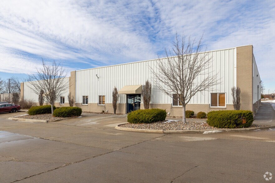 Primary Photo Of 335 SE Oralabor Rd, Ankeny Office For Sale
