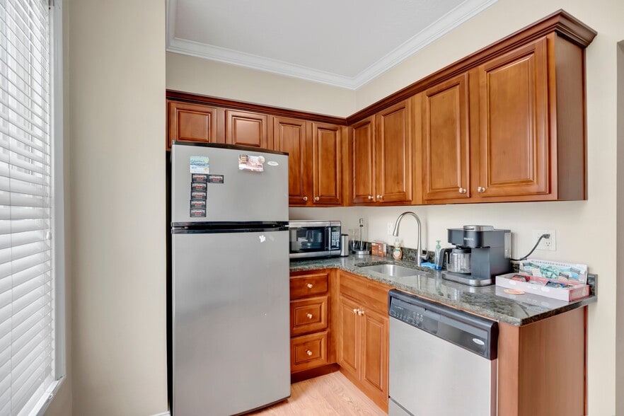 More Photos Of 901 E Washington St, Orlando Office For Sale