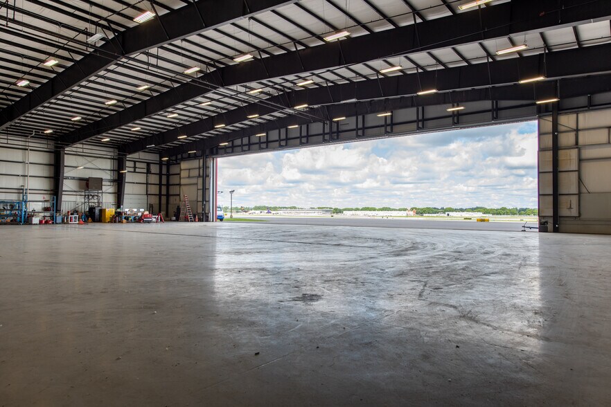 More Photos Of 211 Tuskegee Rd, Syracuse Airplane Hangar For Lease