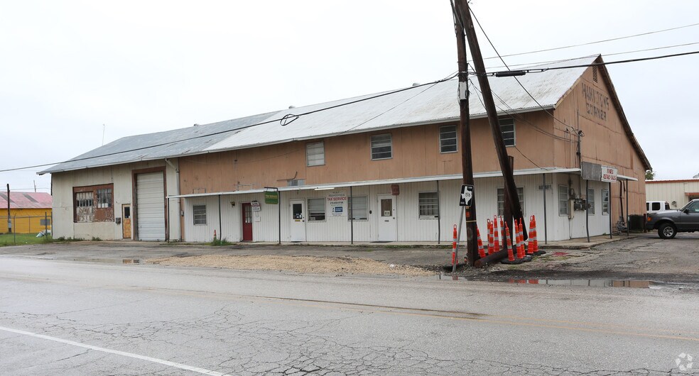 More Photos Of 103-109 Gibbs Sprawl Rd, Converse General Retail For Sale