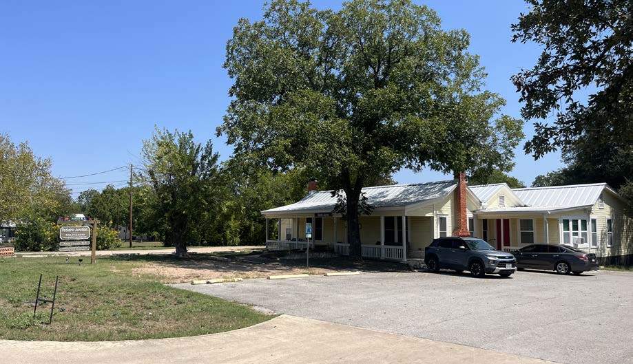 More Photos Of 211 Railroad St, Buda Medical For Sale