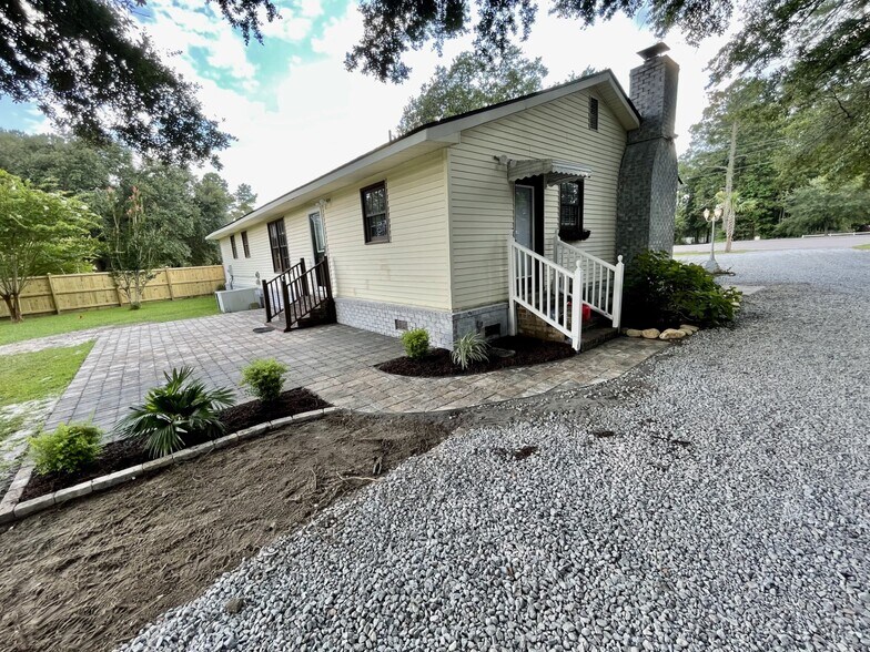 More Photos Of 2094 S Live Oak Dr, Moncks Corner Loft Creative Space For Lease