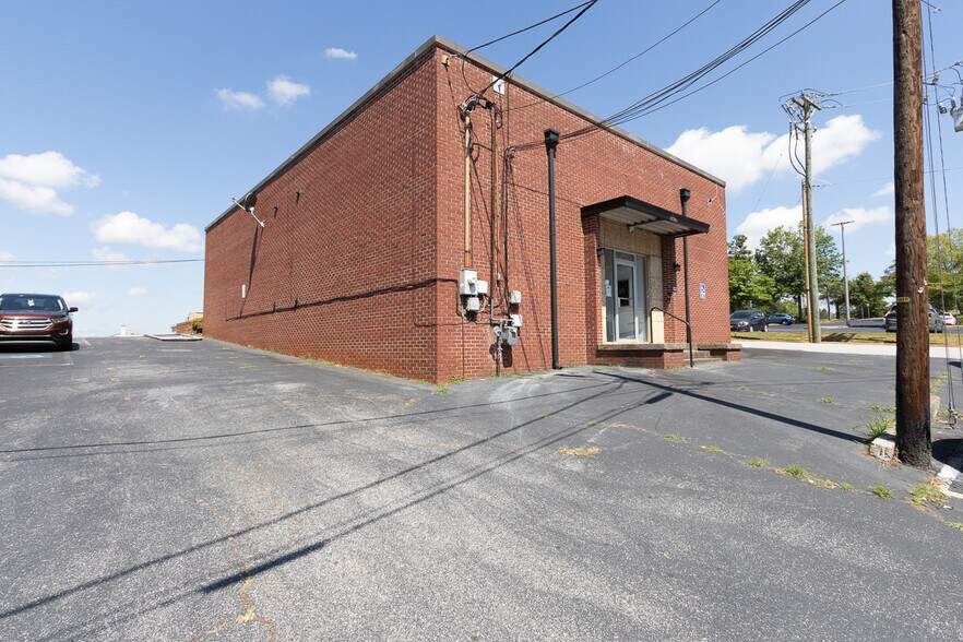More Photos Of 210 N McDuffie St, Anderson Office For Sale
