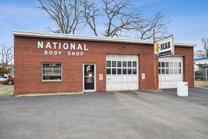 Primary Photo Of 217 Lincoln Blvd, Middlesex Service Station For Sale