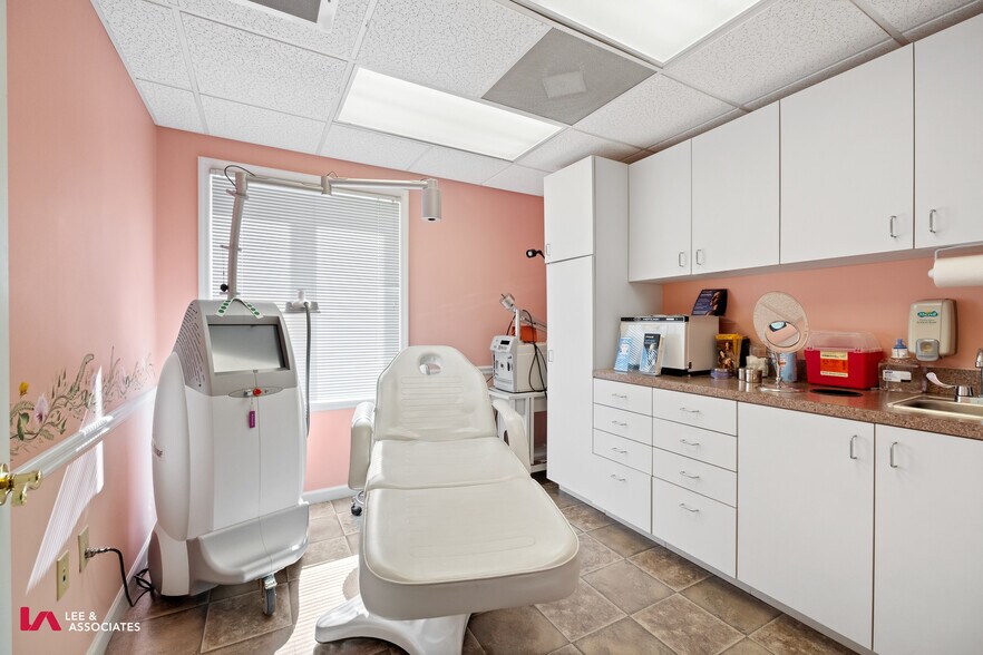 More Photos Of 1686 Roswell Rd, Marietta Office For Sale