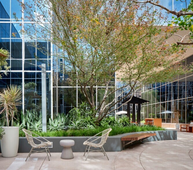 More Photos Of 345 N Maple Dr, Beverly Hills Office For Lease