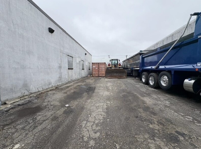 More Photos Of 106-108 Florida St, Farmingdale Warehouse For Sale