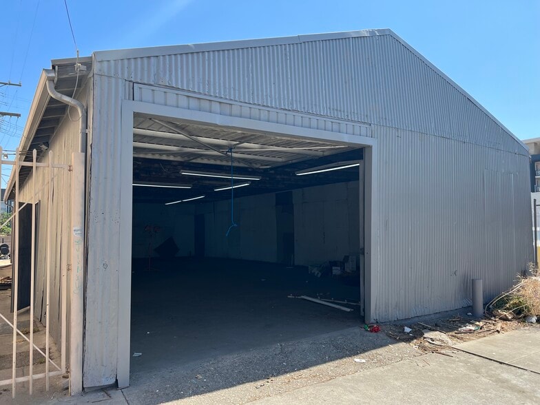 More Photos Of 414 Fernando Ct, Glendale Warehouse For Lease