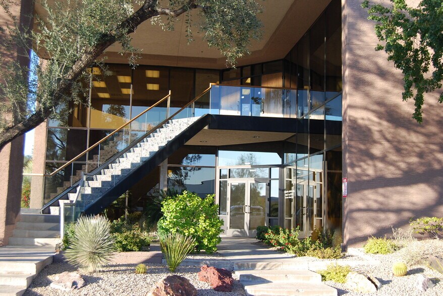 More Photos Of 15600-15650 N Black Canyon Hwy, Phoenix Office For Lease