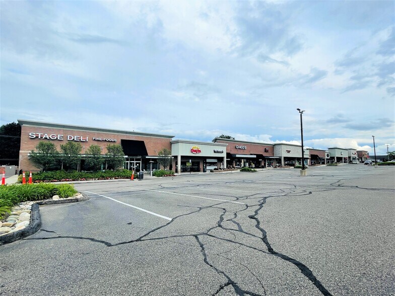 More Photos Of 6873-6931 Orchard Lake Rd, West Bloomfield Freestanding For Lease