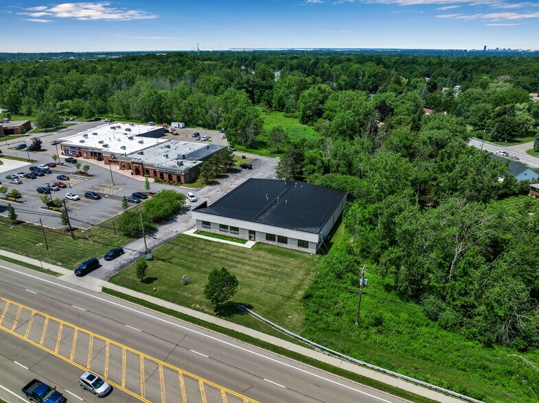 More Photos Of 3310 Southwestern Blvd, Orchard Park Freestanding For Lease