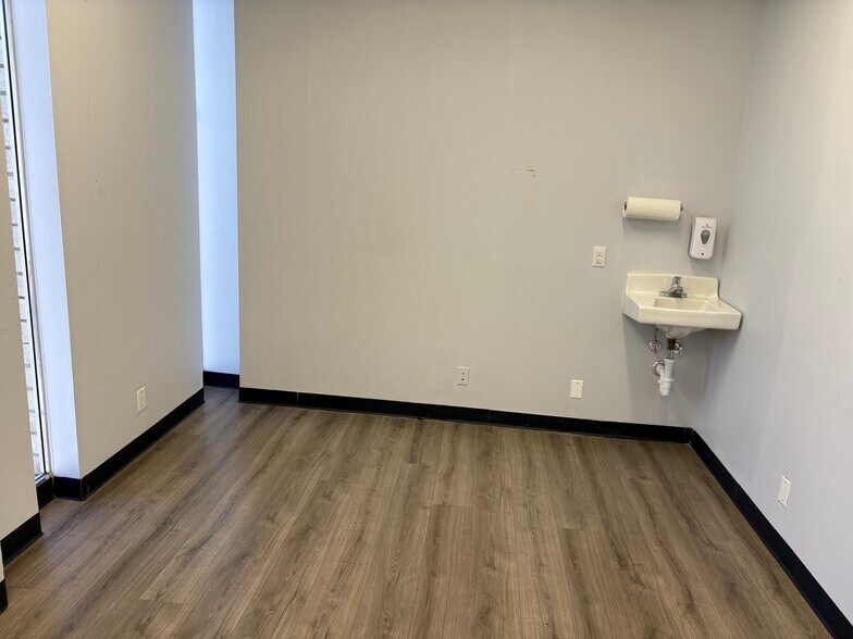 More Photos Of 241 Molnar Dr, Elmwood Park Medical For Lease