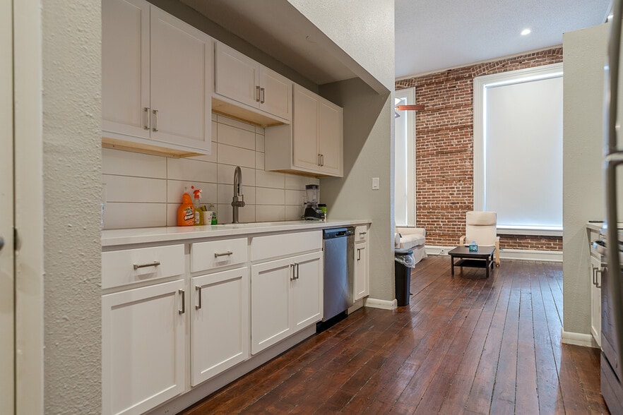 More Photos Of 2309 Strand St, Galveston Storefront Retail Residential For Sale