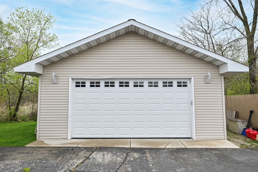 More Photos Of 26001 75th St, Salem Freestanding For Sale