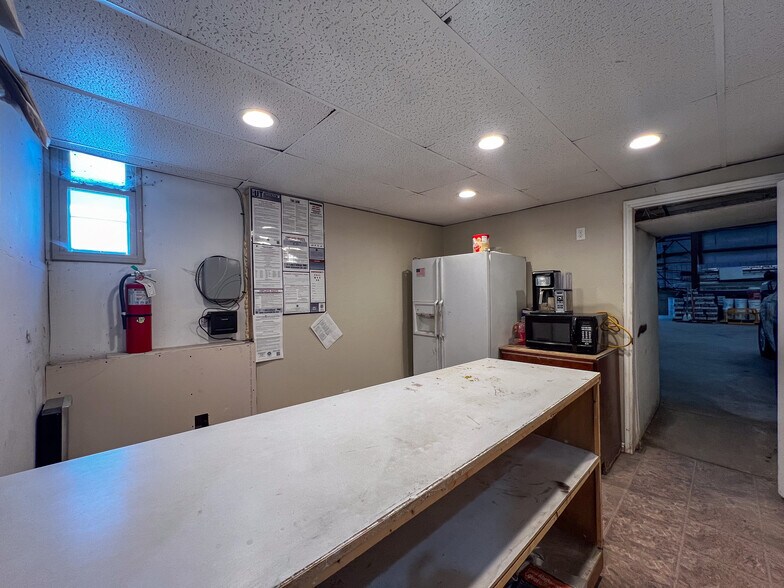 More Photos Of 435 N Main St, Helper Warehouse For Lease