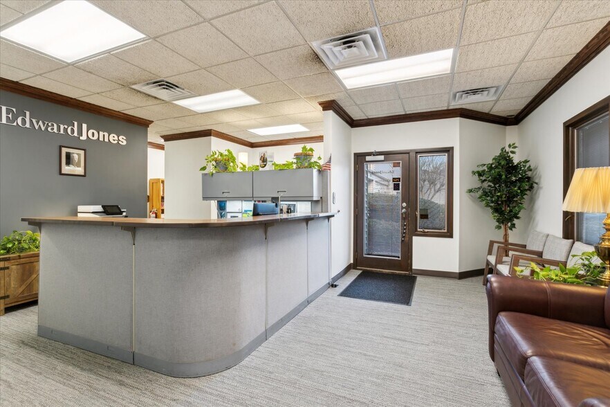 More Photos Of 732 Thimble Shoals Blvd, Newport News Office For Sale