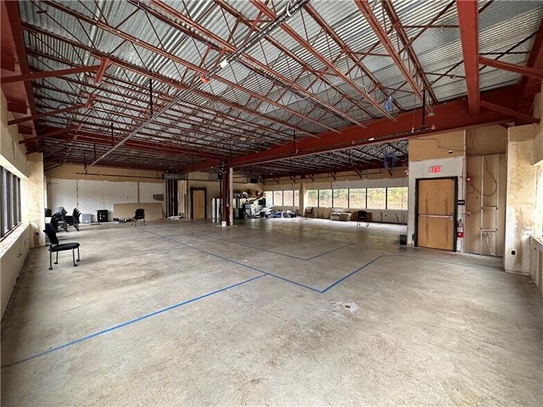 More Photos Of 800 Regis Ave, Pittsburgh Medical For Lease