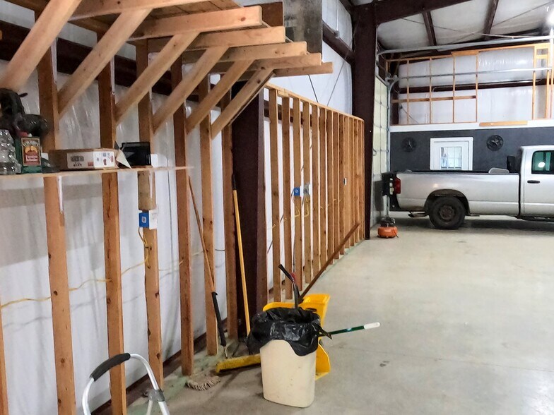 More Photos Of 403 N Donation St, Tioga Flex For Sale