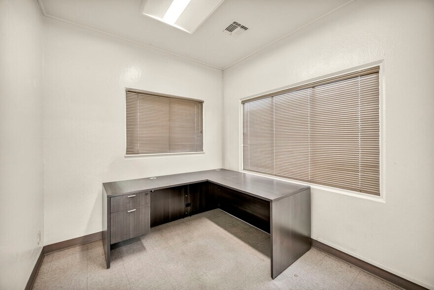 More Photos Of 1235 Glendale Ave, Sparks Truck Terminal For Lease