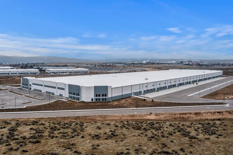 More Photos Of 951 E Gowen Rd, Boise Industrial For Lease