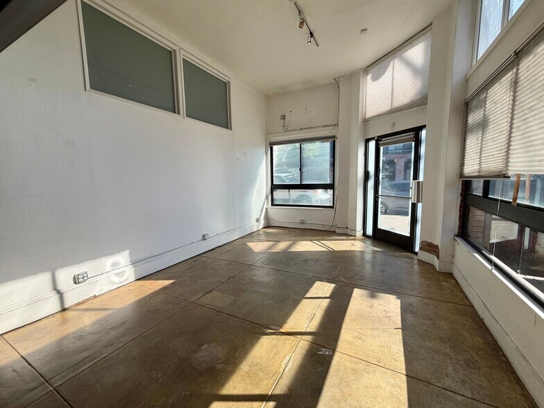 More Photos Of 1813-1827 Lincoln Blvd, Venice Storefront For Lease
